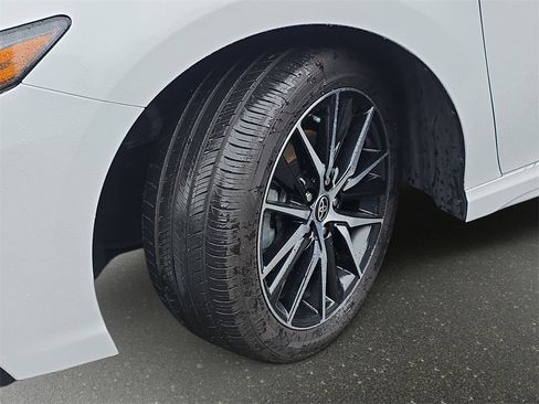 Used 2024 Toyota Camry SE image 36