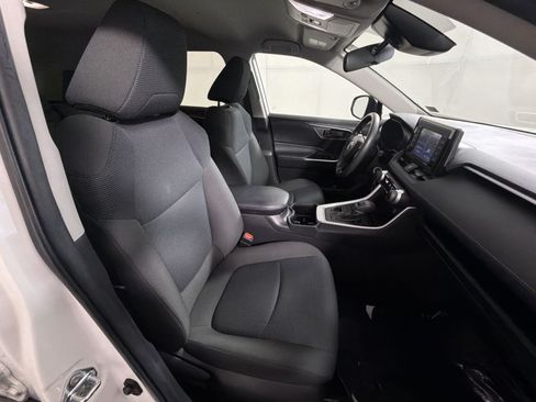 Used 2022 Toyota RAV4 LE AWD/4WD image 25