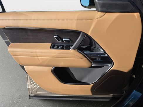 New 2026 Land Rover Range Rover SE image 28