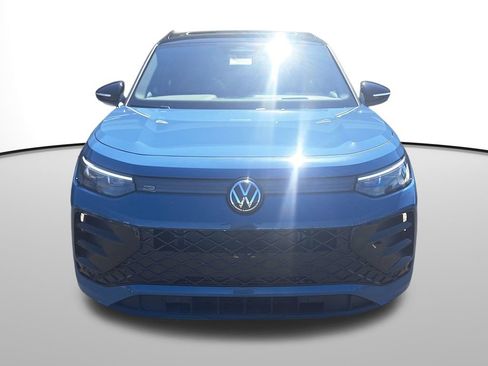 New 2025 Volkswagen Tiguan SE R-Line image 2