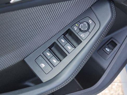 Used 2025 BMW M235i xDrive w/ Technology Package AWD/4WD image 17