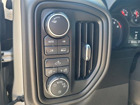 Used 2020 Chevrolet Silverado 1500 Custom w/ Custom Value Package image 25