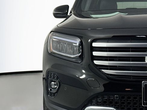 New 2025 Mercedes-Benz GLB 250 image 13