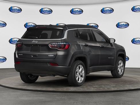 Used 2025 Jeep Compass Limited AWD/4WD image 2