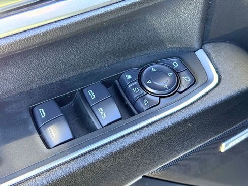 Used 2025 GMC Sierra 2500 SLT w/ SLT Convenience Package image 17