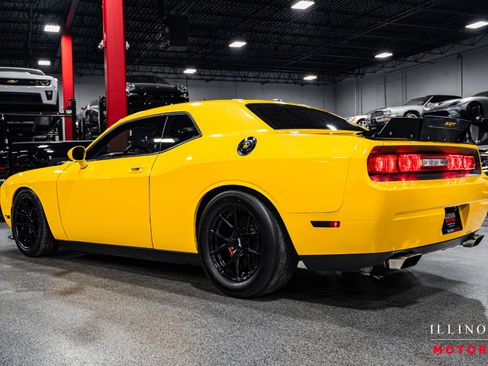 Used 2010 Dodge Challenger SRT8 w/ Special Edition Group image 3