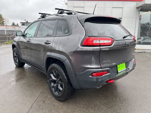 Used 2018 Jeep Cherokee Trailhawk image 5