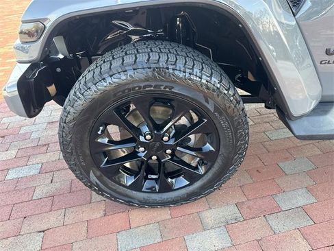 Used 2022 Jeep Gladiator Overland image 10