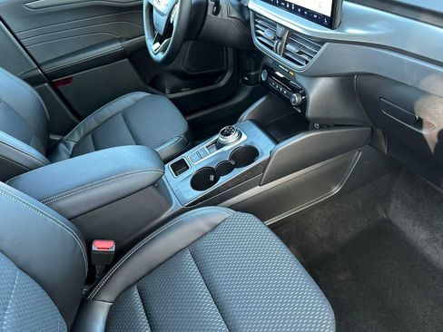 New 2025 Ford Escape SE image 40