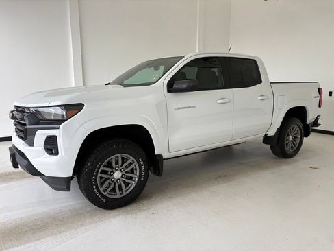 Used 2024 Chevrolet Colorado LT w/ LT Convenience Package II AWD/4WD image 19