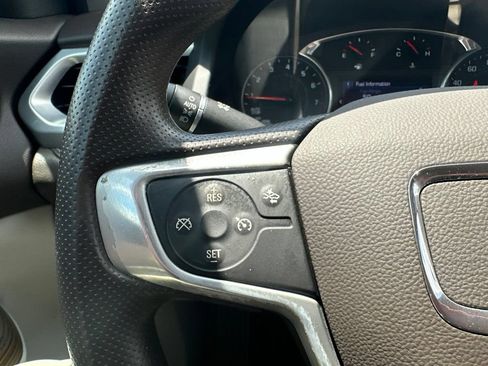 Used 2022 GMC Acadia SLE FWD image 18