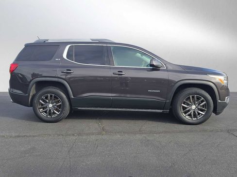 Used 2018 GMC Acadia SLT image 2