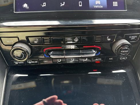 Used 2024 Jeep Grand Cherokee Altitude AWD/4WD image 16