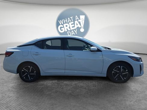 Used 2024 Nissan Sentra SV FWD image 2