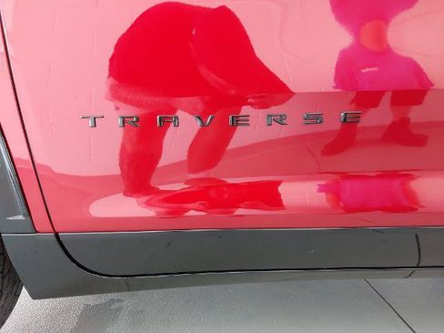 New 2026 Chevrolet Traverse RS w/ LPO, Floor Liner Package FWD image 32