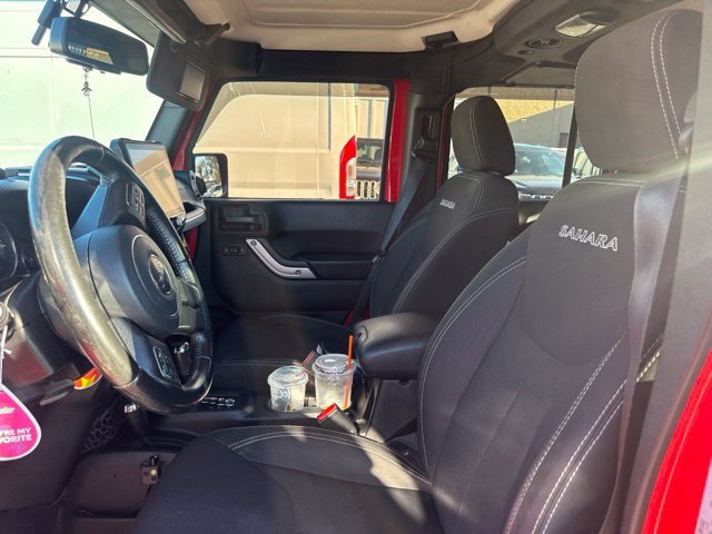 Used 2018 Jeep Wrangler Unlimited Sahara w/ Connectivity Group AWD/4WD image 9