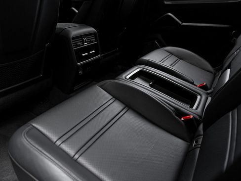 Certified 2025 Porsche Cayenne S AWD/4WD image 26