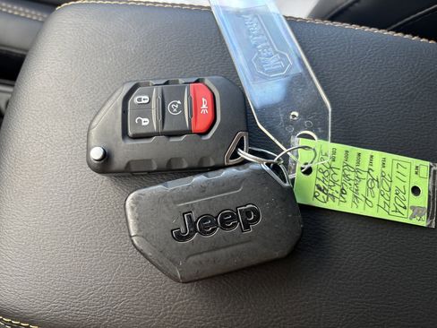 Used 2024 Jeep Wrangler Unlimited Rubicon 392 image 32