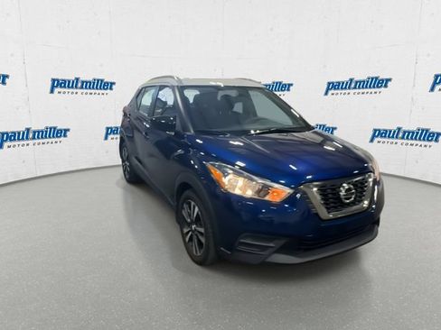 Used 2019 Nissan Kicks SV FWD image 3