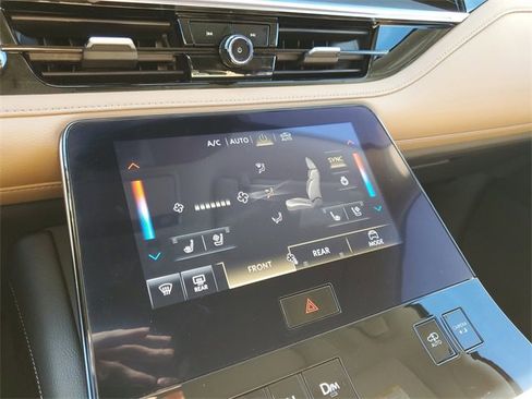 Used 2025 INFINITI QX80 Sensory image 22