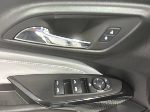 Used 2025 Chevrolet Trax LT FWD image 15