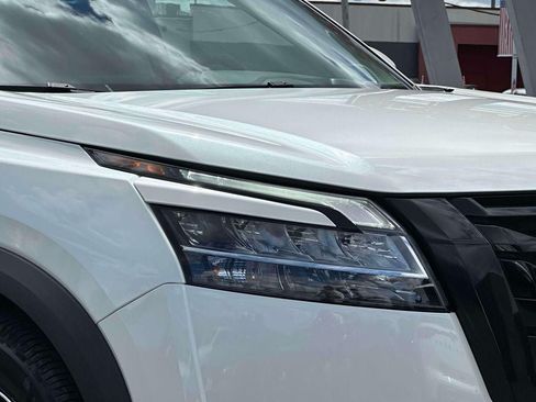 Used 2023 Nissan Pathfinder Platinum AWD/4WD image 8