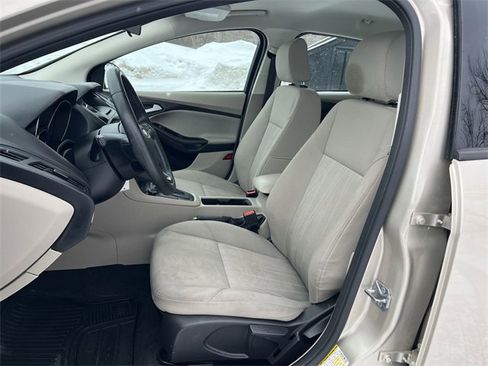 Used 2017 Ford Focus SE w/ Cold Weather Package image 15