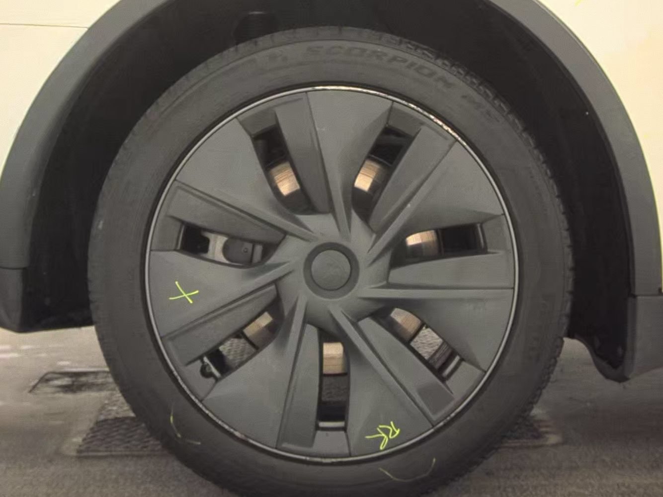 Used 2024 Tesla Model Y Long Range AWD/4WD image 20