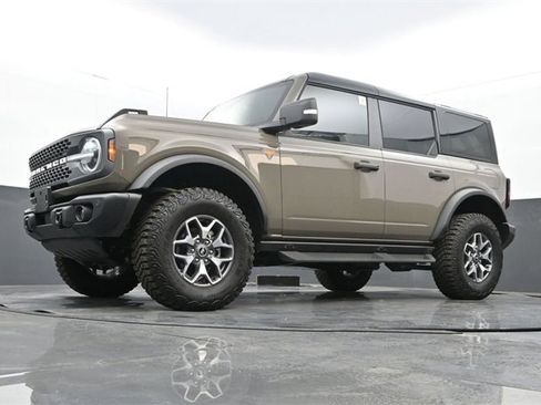 Used 2025 Ford Bronco Badlands image 26