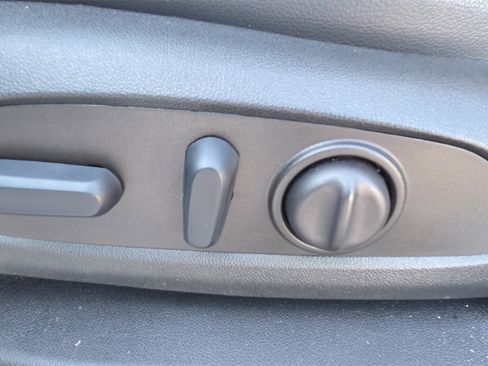 Used 2023 GMC Acadia SLT image 31