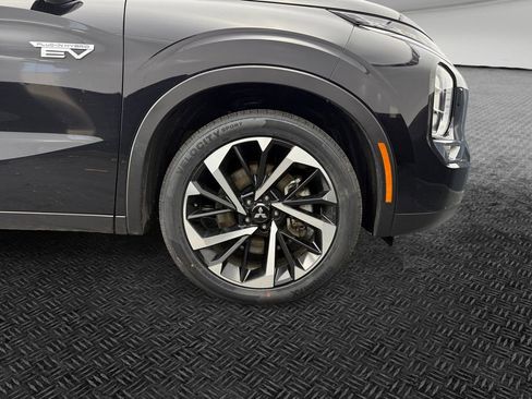 Used 2025 Mitsubishi Outlander SE image 11