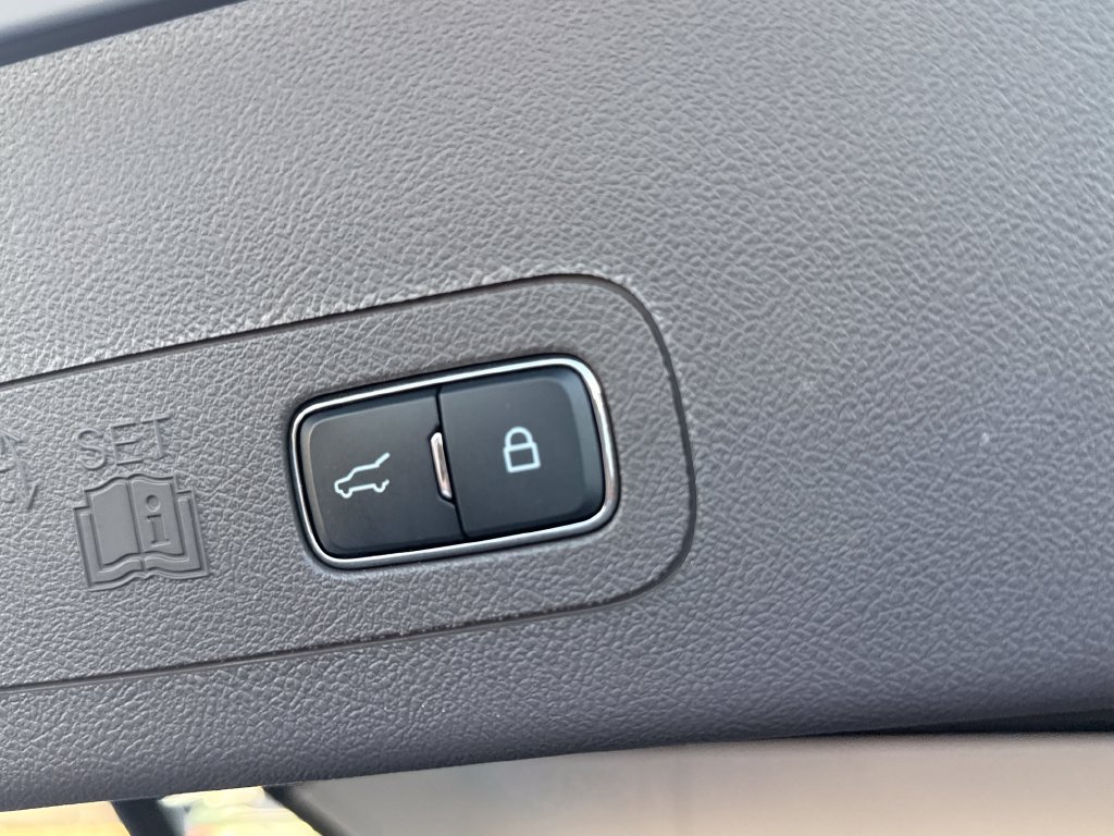 Used 2023 Lincoln Aviator Reserve w/ Equipment Group 201A AWD/4WD image 9