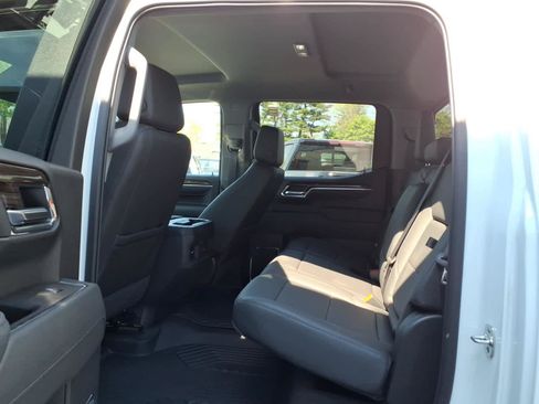 Used 2026 Chevrolet Silverado 1500 LT Trail Boss w/ LT Trail Boss Premium Package AWD/4WD image 17