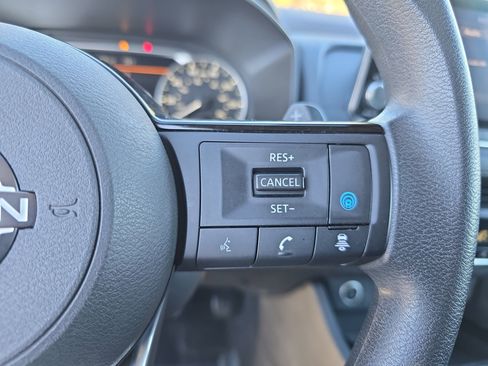 Used 2023 Nissan Rogue SV image 17