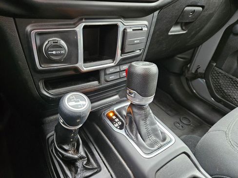 Used 2022 Jeep Wrangler Unlimited Sport AWD/4WD image 22
