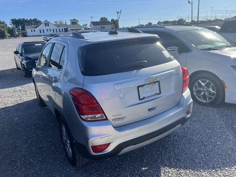 Used 2018 Chevrolet Trax LT w/ LT Convenience Package FWD image 3