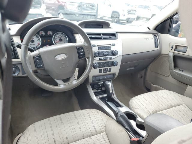 Used 2010 Ford Focus SE FWD image 9