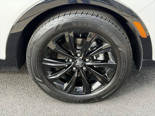 Used 2024 Buick Envista Sport Touring w/ Convenience I Package FWD image 8