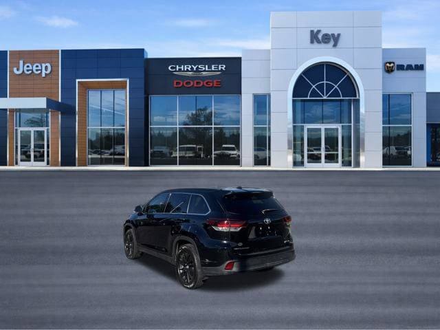 Used 2019 Toyota Highlander SE AWD/4WD image 3