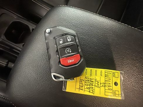 Used 2023 Jeep Wrangler Unlimited Sahara w/ Cold Weather Group AWD/4WD image 24