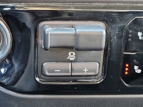 Used 2024 Chevrolet Silverado 2500 LT image 21