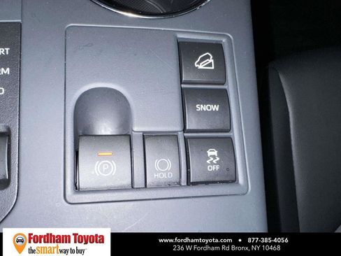 Used 2025 Toyota Highlander XLE image 33