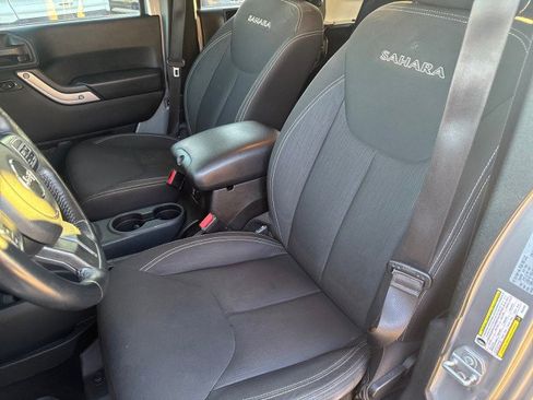 Used 2017 Jeep Wrangler Unlimited Sahara image 7