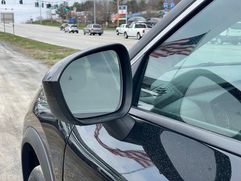 Certified 2025 Nissan Rogue SV image 28