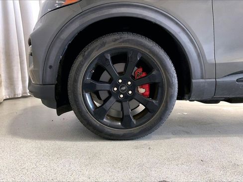 Used 2020 Ford Explorer ST w/ ST Street Pack image 6