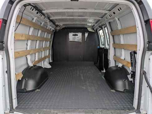 Used 2024 GMC Savana 2500 w/ Driver Convenience Package image 14