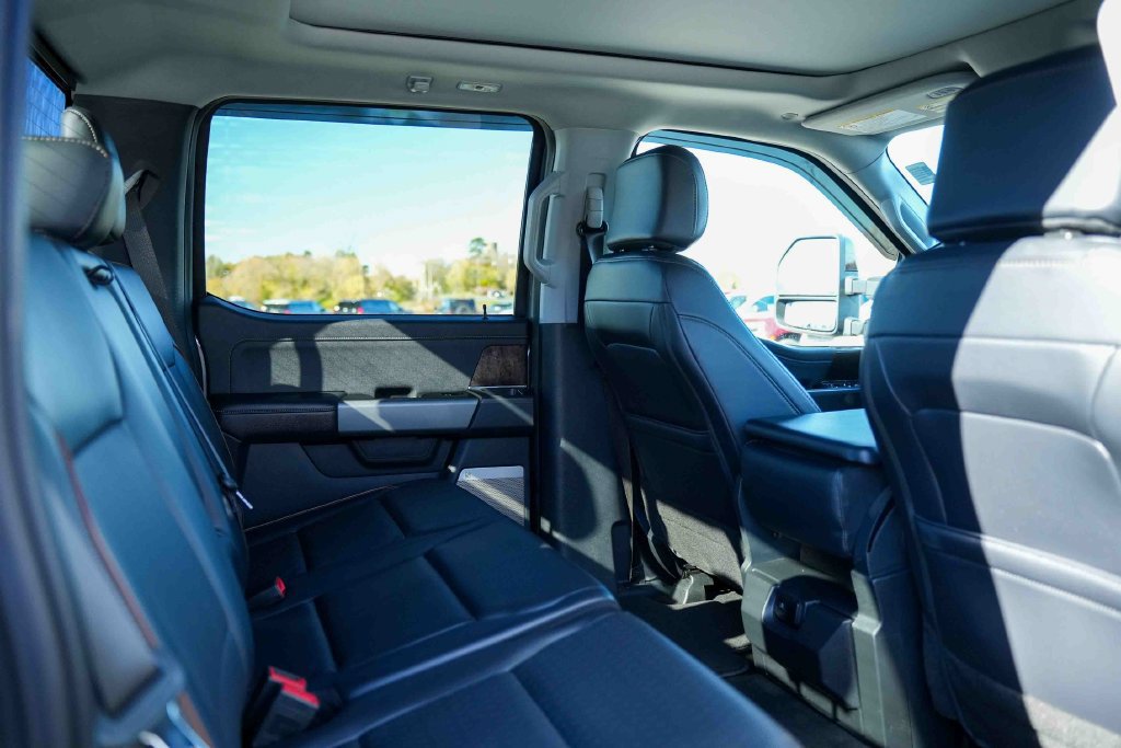 Used 2025 Ford F250 Lariat AWD/4WD image 19