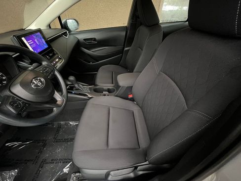 Used 2025 Toyota Corolla LE image 27