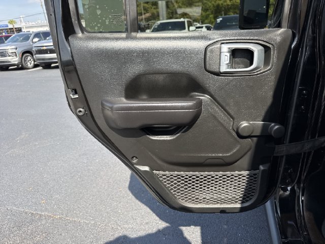 Used 2021 Jeep Gladiator Sport AWD/4WD image 29