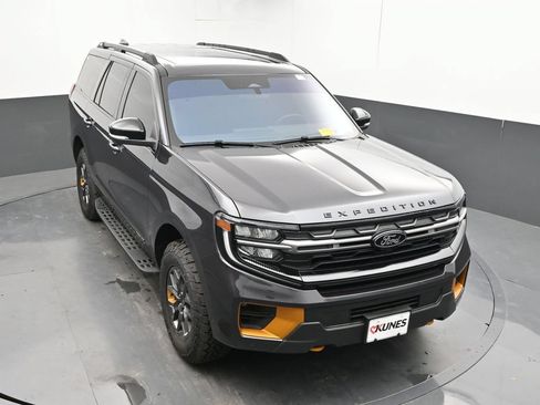 Used 2025 Ford Expedition Tremor AWD/4WD image 33